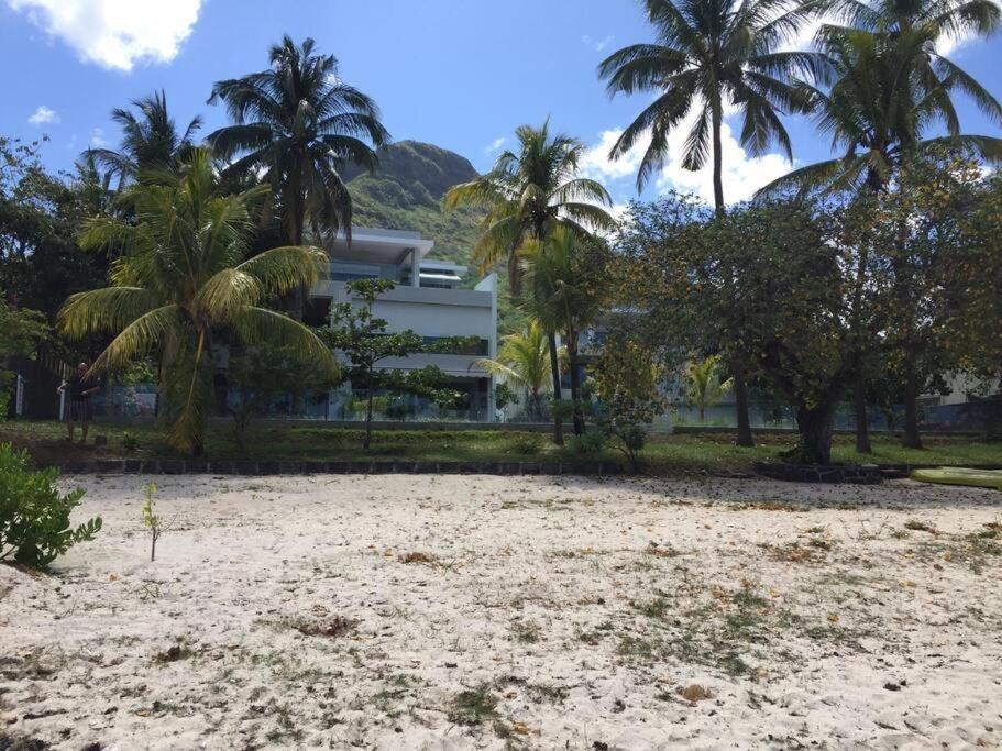 Caplage - Beachfront Ground Floor Apartment In 타마린 외부 사진